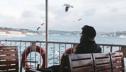 开云网站-马赛客场逆转里尔，豪取三分稳定积分榜排名，法甲马赛对里尔