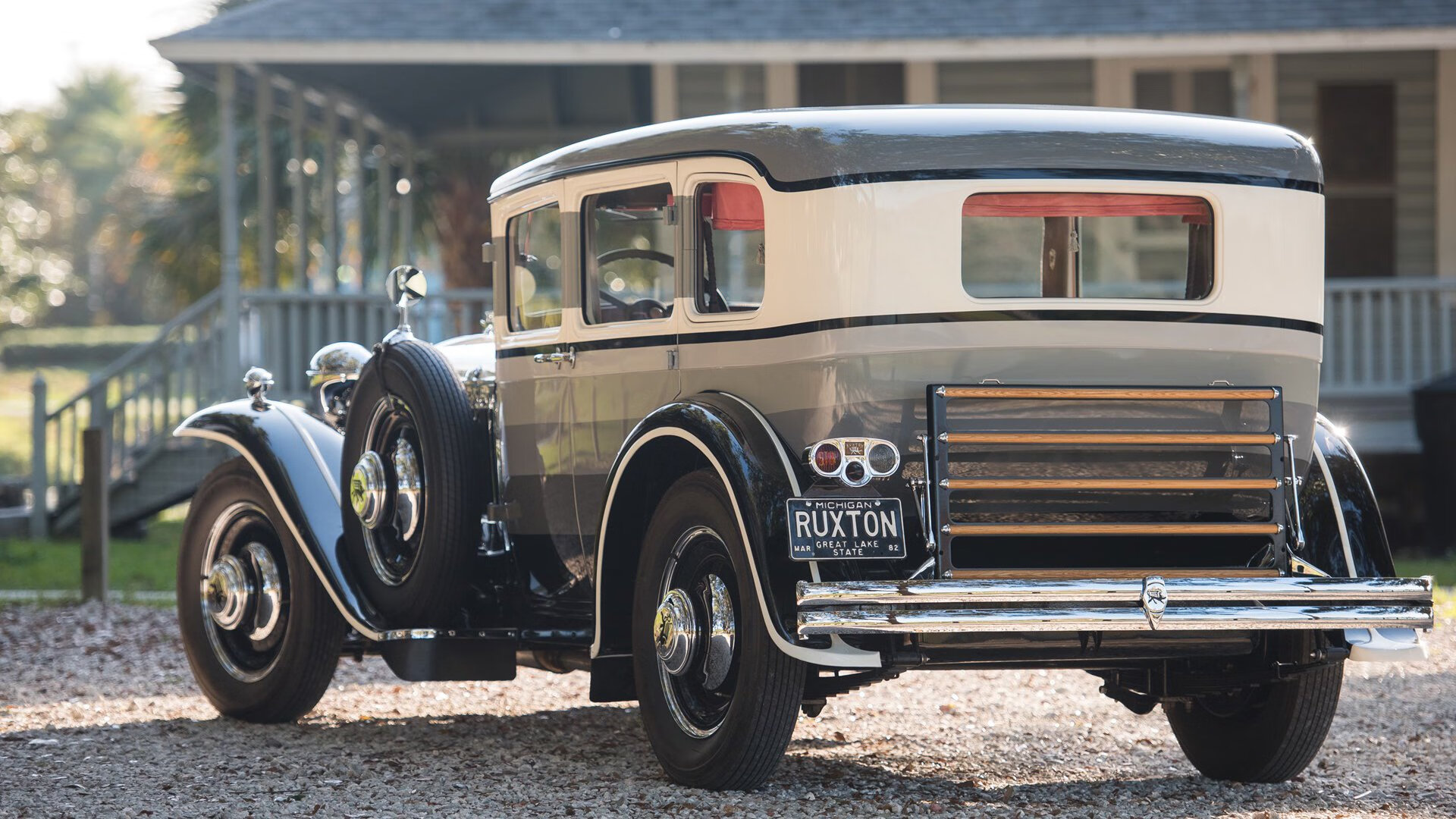 哥伦比亚队中场卡瓦尼在巴黎奥运会上展现出强大的进攻组织能力