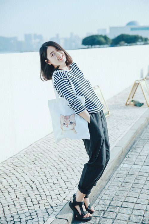 青春足球训练营吸引大量青少年热情参与,青年足球训练计划方案